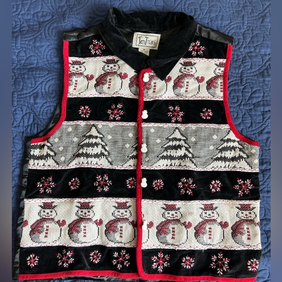 Size medium Tantrums snowman vest.  Snowman buttons. - Picture 1 of 4